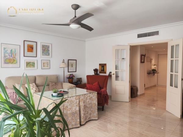 Venta de piso en Piso en Bulevar Louis Pasteur, El Consul - El Romeral, Málaga, Málaga
 photo 2
