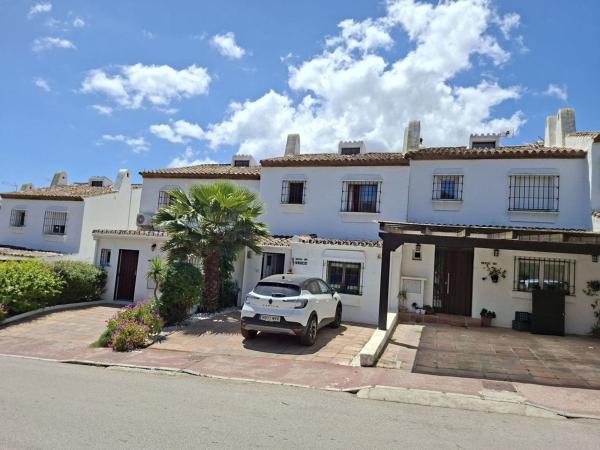Chalet adosado en Urbanización Jardines de la Duquesa el Hacho, 17, La Duquesa, Manilva photo 1