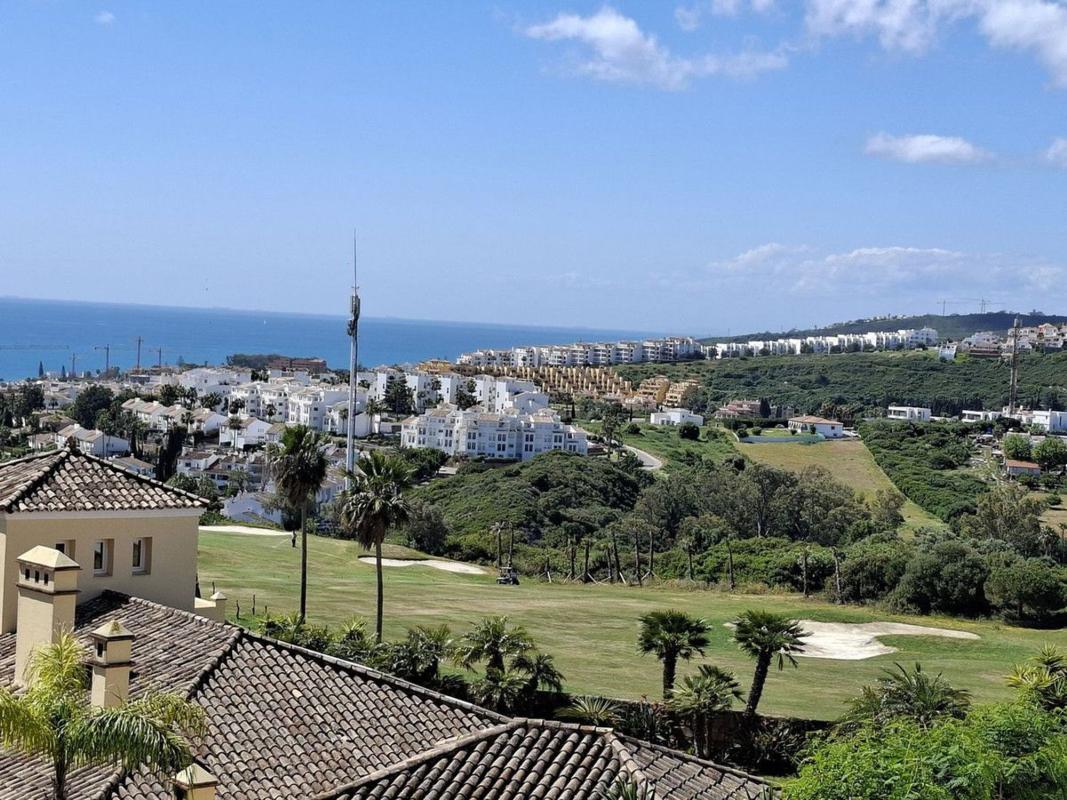 Sale of townhouse in  Chalet adosado en Urbanización Jardines de la Duquesa el Hacho, 17, La Duquesa, Manilva , Manilva photo 2