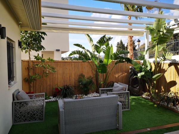 Chalet pareado en Calle Correo Viejo, Centro, Estepona photo 1