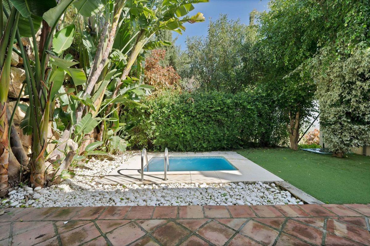 Продажа отдельного шале в  Casa o chalet en Urbanizacion la Heredia, La Quinta, Benahavís, Бенахавис photo 3