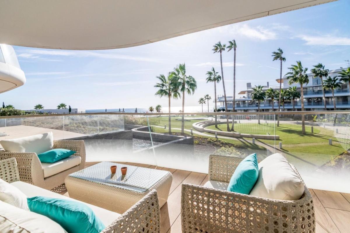 Venta de piso en Piso en Calle Costa Tropicana, Guadalobón, Estepona, Estepona
photo 1