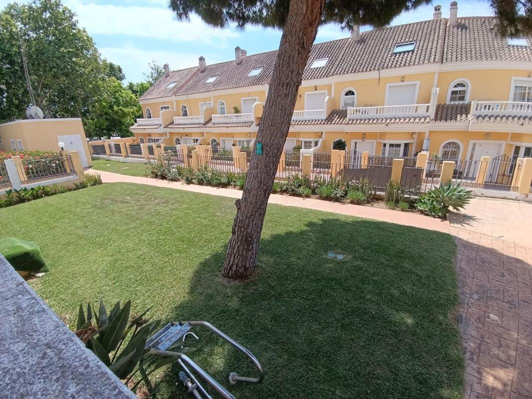 Sprzedaż szeregowego domku w Chalet adosado en Sitio de Calahonda, Mijas , Mijas photo 1