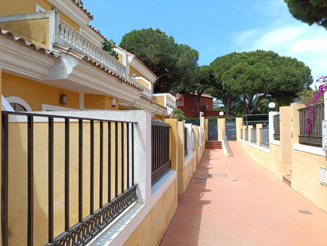 Sprzedaż szeregowego domku w Chalet adosado en Sitio de Calahonda, Mijas , Mijas photo 2