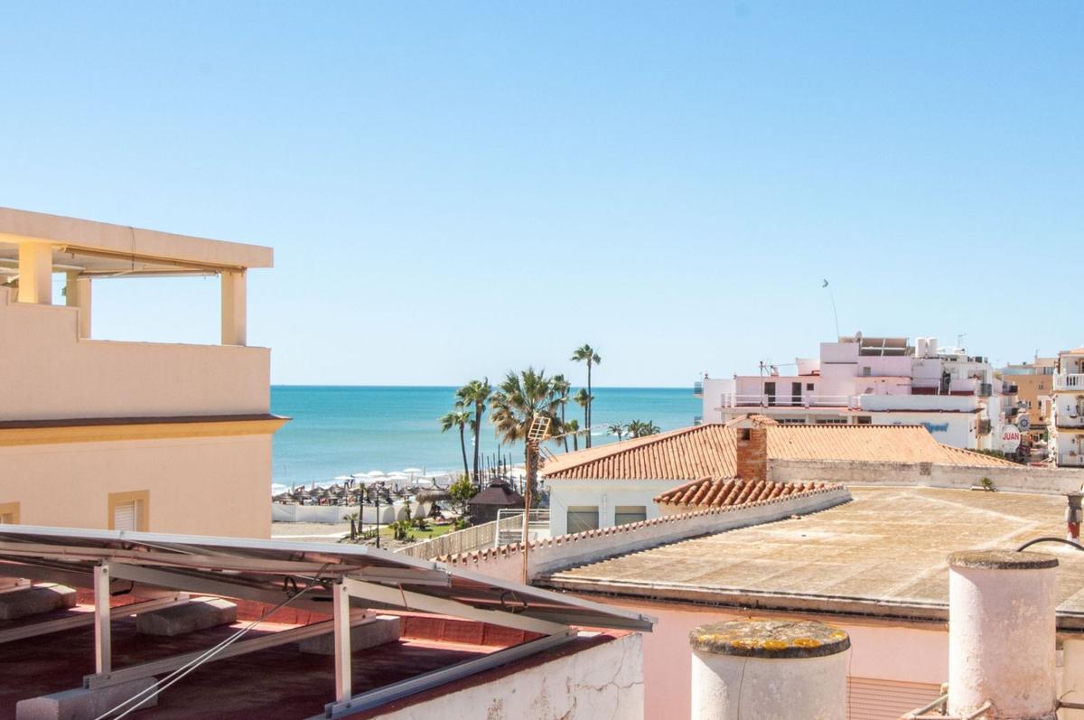 Sale of townhouse in Chalet adosado en La Carihuela - Los Nidos, Torremolinos , Torremolinos photo 1
