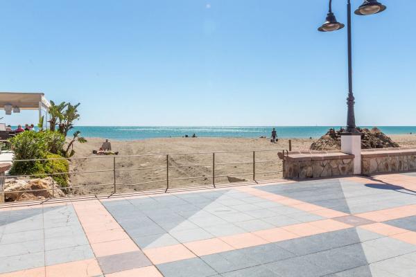 Chalet adosado en La Carihuela - Los Nidos, Torremolinos thumbnail 1