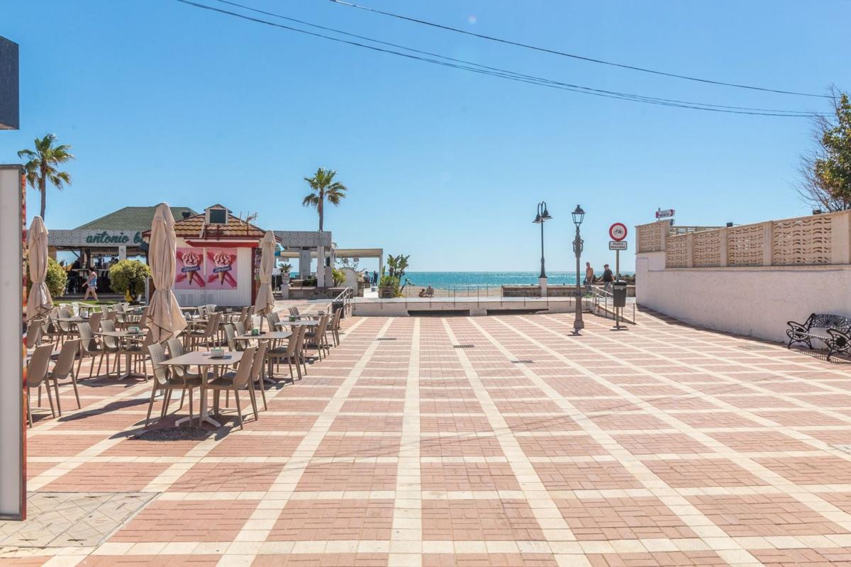 Sale of townhouse in Chalet adosado en La Carihuela - Los Nidos, Torremolinos , Torremolinos photo 3