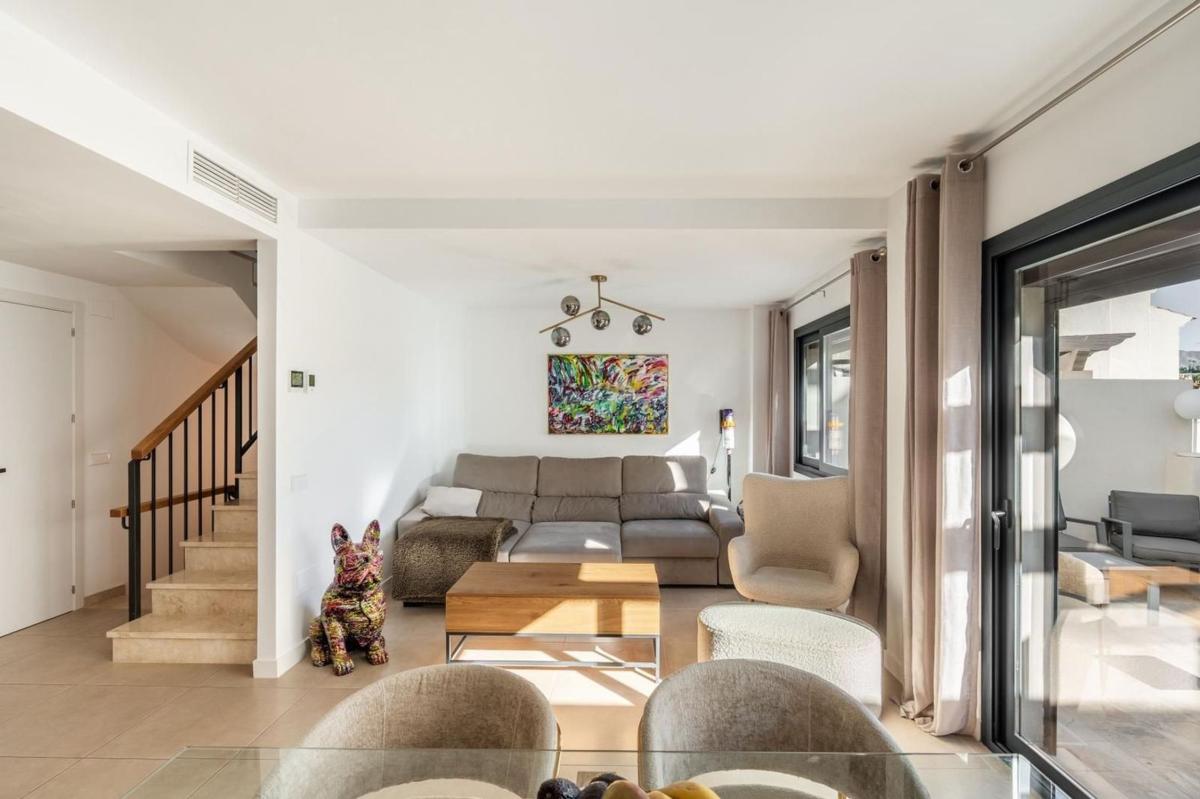 Sale of townhouse in Chalet adosado en Urbanización Dos Hermanas II, Paraiso-Barronal, Estepona , Estepona photo 2