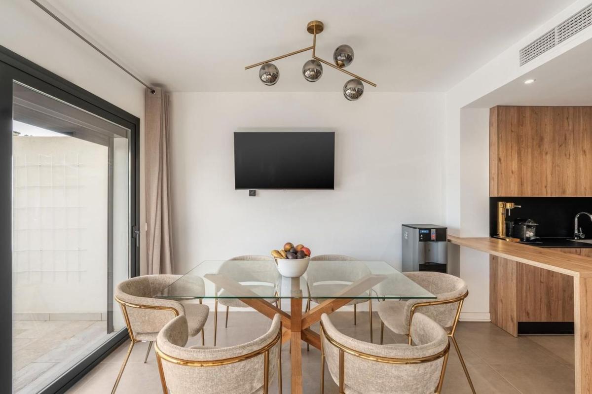 Sale of townhouse in Chalet adosado en Urbanización Dos Hermanas II, Paraiso-Barronal, Estepona , Estepona photo 3