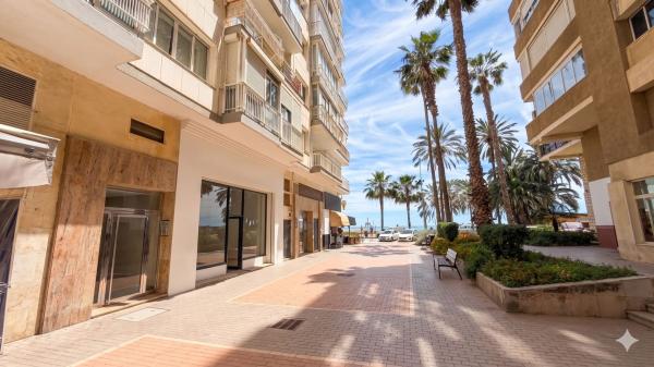 Venta de piso en Piso en Calle Pintor Martínez Virel, Malagueta - Monte Sancha, Málaga, Málaga
photo 1