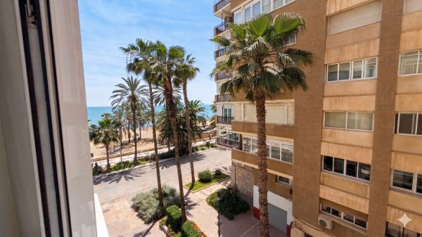 Venta de piso en Piso en Calle Pintor Martínez Virel, Malagueta - Monte Sancha, Málaga, Málaga
thumbnail 2