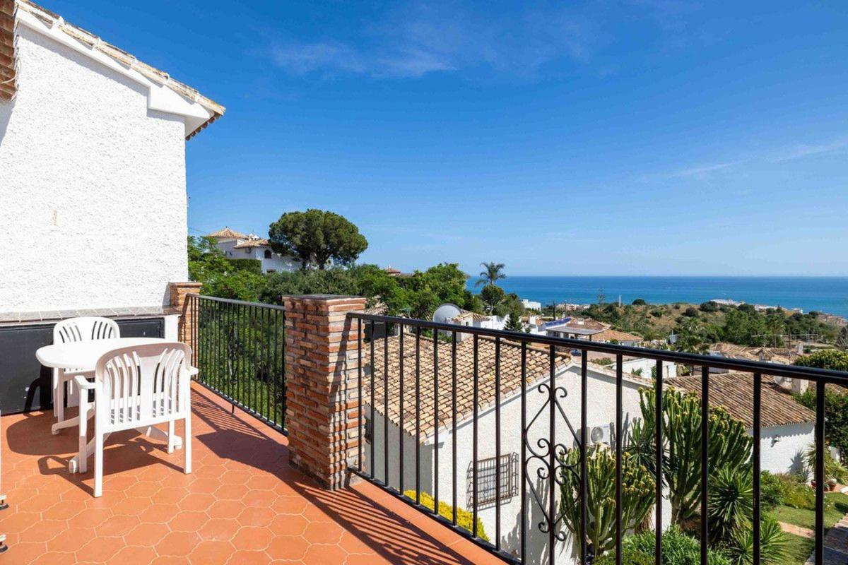 Sale of apartment in Piso en Calle Viena, El Higuerón - Capellanía, Benalmádena, Benalmádena
photo 1