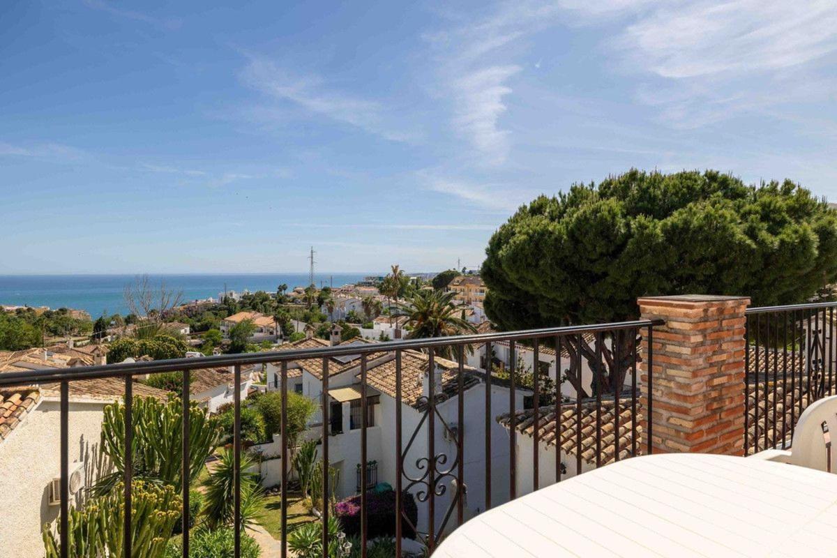 Sale of apartment in Piso en Calle Viena, El Higuerón - Capellanía, Benalmádena, Benalmádena
photo 2