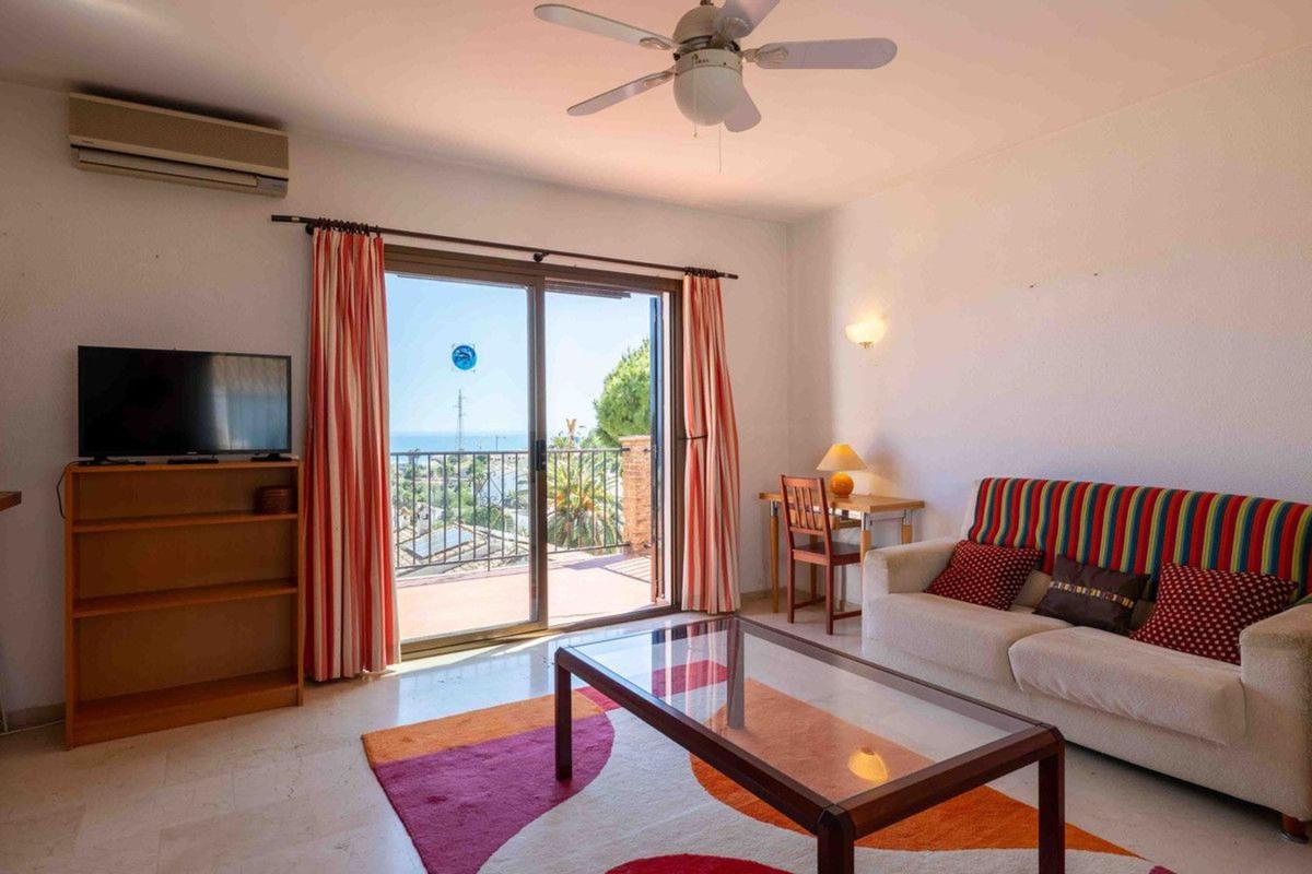 Sale of apartment in Piso en Calle Viena, El Higuerón - Capellanía, Benalmádena, Benalmádena
photo 3