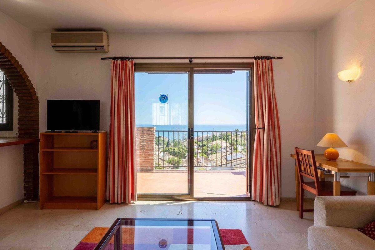 Sale of apartment in Piso en Calle Viena, El Higuerón - Capellanía, Benalmádena, Benalmádena
photo 4
