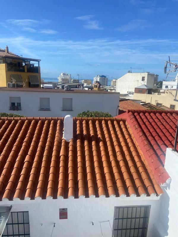 Sprzedaż szeregowego domku w  Chalet adosado en Calle Granada, Casco Antiguo, Marbella , Marbella photo 2