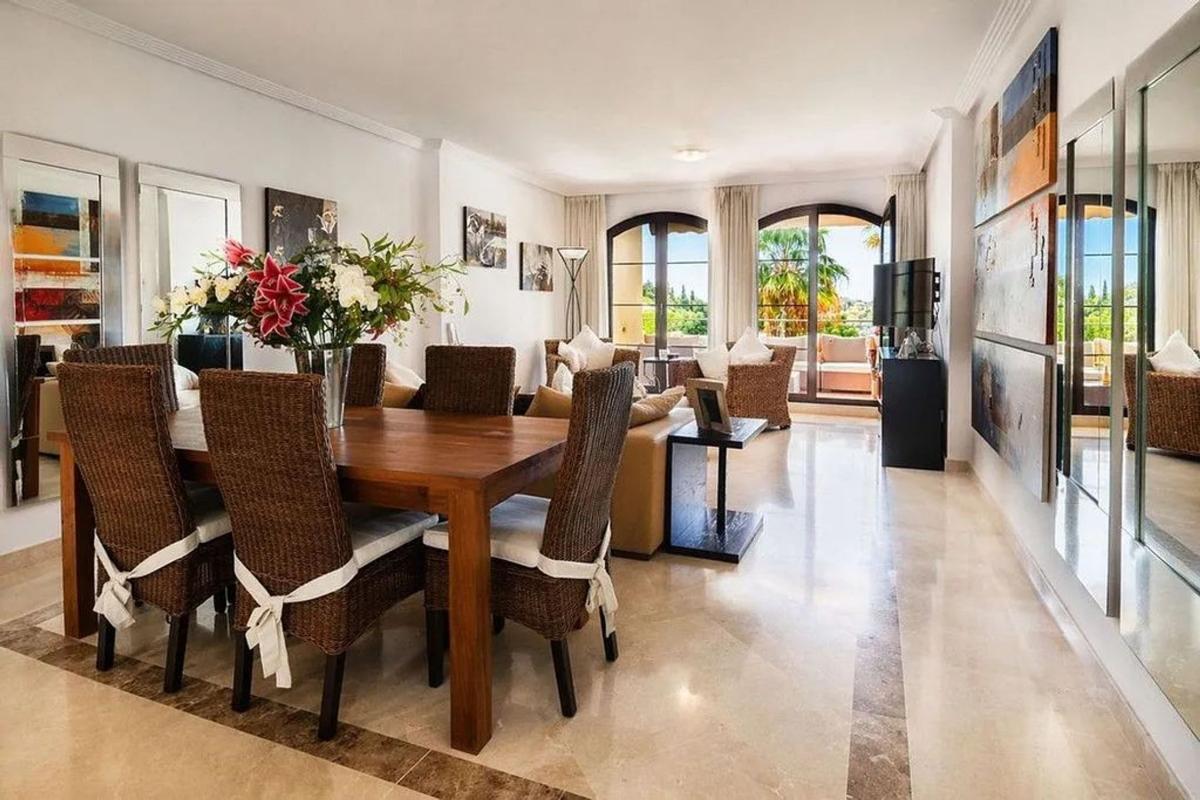 Sale of apartment in Piso en Urbanización Los Arqueros, 1, Los Arqueros-Puerto del Almendro, Benahavís, Benahavís
photo 2