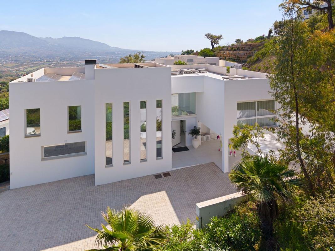 Properties for sale and rent in Spain photo 2