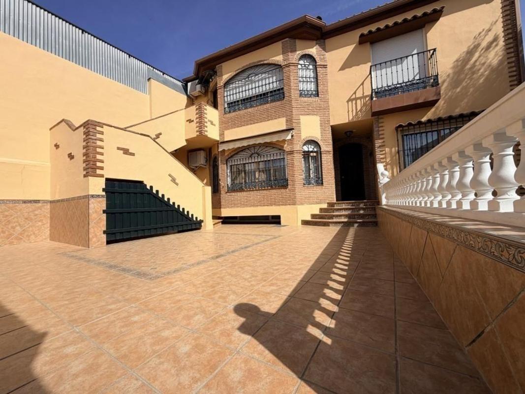 Venta de chalet adosado en Chalet adosado en Los Almendros - El Limonero - El Tomillar, Málaga , Málaga photo 1