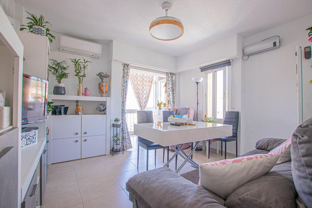Продажа квартиры на Piso en Avenida Gamonal, Parque de la Paloma, Benalmádena, Бенальмадена
photo 1
