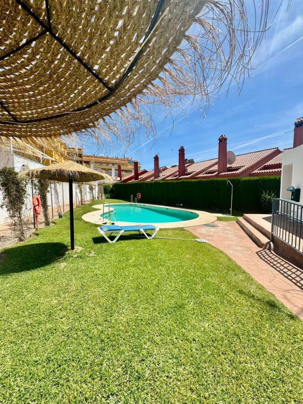 Venta de chalet adosado en Chalet adosado en Los Pacos, Fuengirola , Fuengirola photo 3