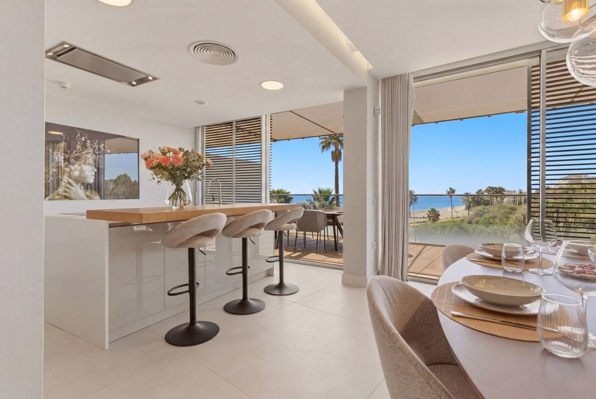Venta de piso en Piso en Calle Josefina Samper, 5, Guadalobón, Estepona, Estepona
photo 1