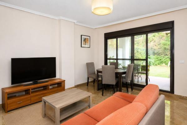 Продажа квартиры на Piso en Calle Igualeja, La Concha-Resina Golf, Estepona, Эстепона
 photo 4