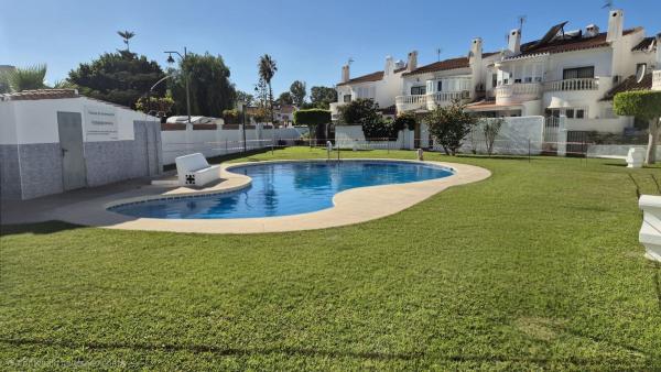 Chalet adosado en Pasaje Mari-Gaila, Guadalmar, Málaga photo 1