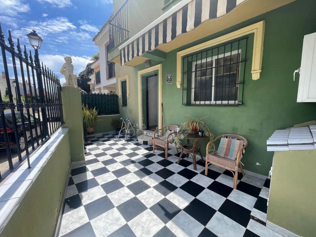 Sprzedaż szeregowego domku w Chalet adosado en Los Boliches, Fuengirola , Fuengirola photo 1