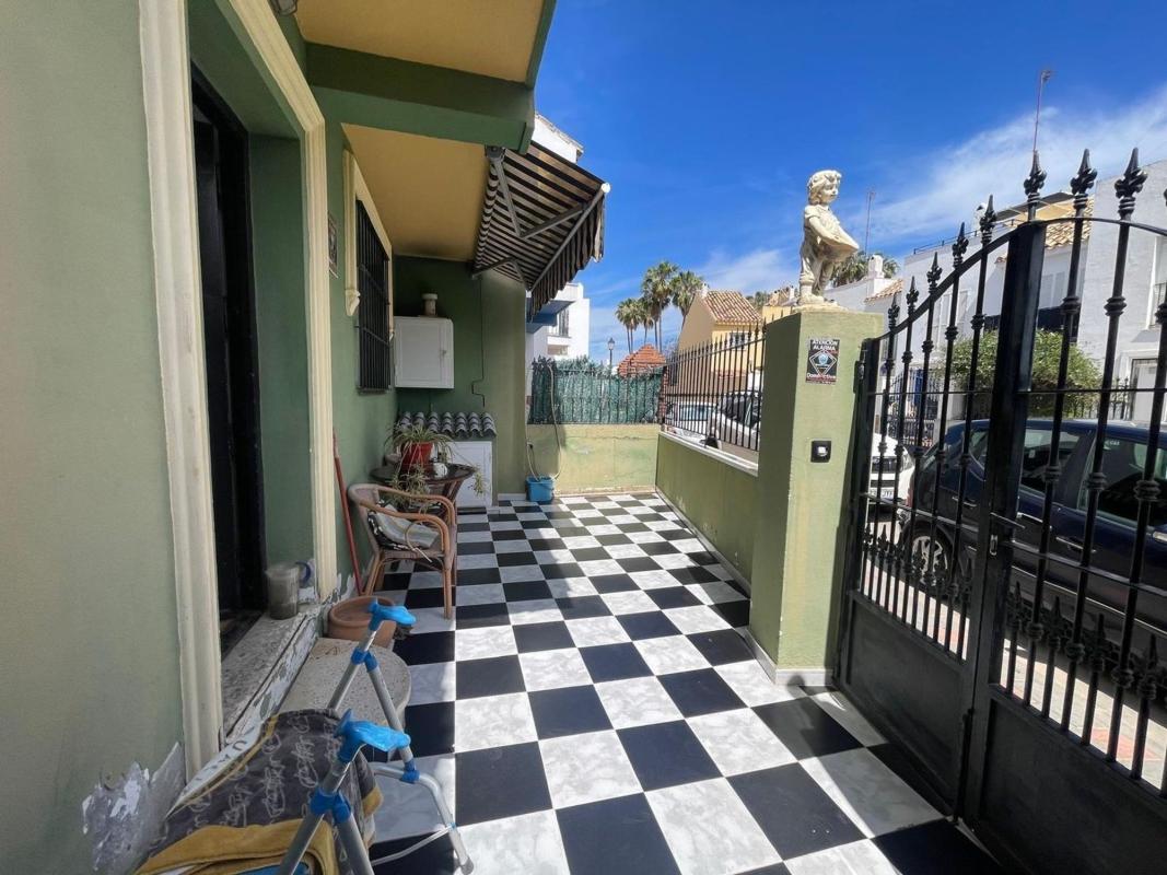 Sprzedaż szeregowego domku w Chalet adosado en Los Boliches, Fuengirola , Fuengirola photo 2