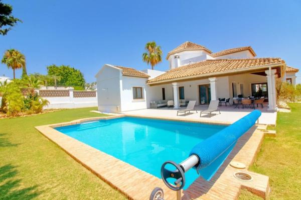 Casa o chalet independiente en Calle Istán, Paraiso-Barronal, Estepona photo 1