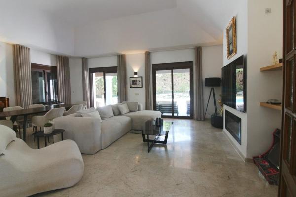 Casa o chalet independiente en Calle Istán, Paraiso-Barronal, Estepona thumbnail 2