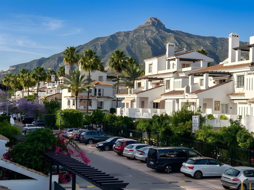 Venta de chalet adosado en Chalet adosado en Nueva Andalucía, Marbella , Marbella photo 1