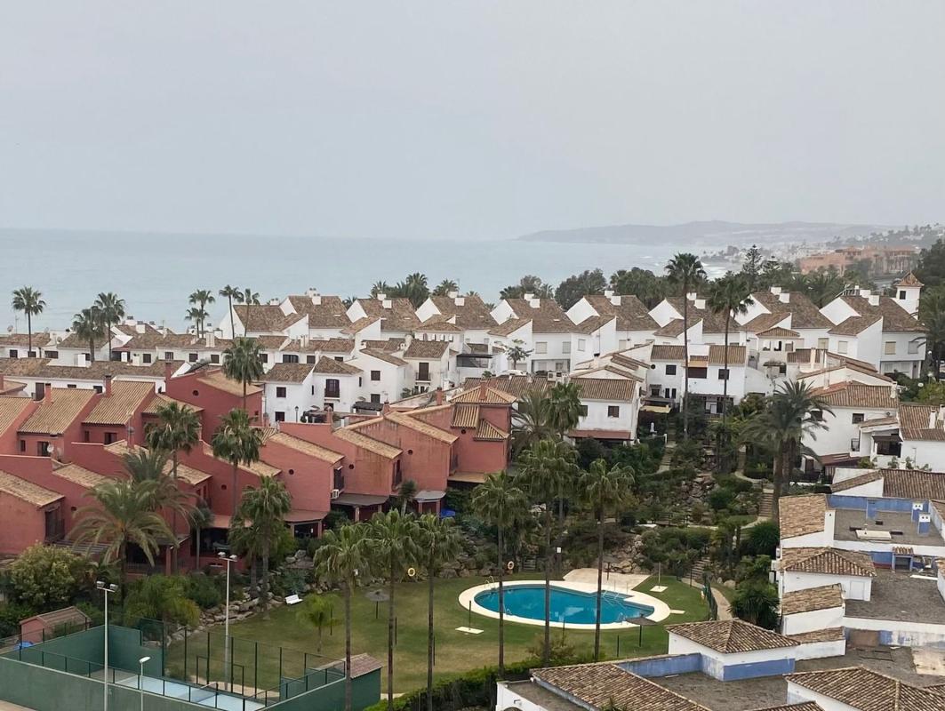 Продажа таунхауса в  Chalet adosado en Bahia Azul, 152, Guadalobón, Estepona , Эстепона photo 3