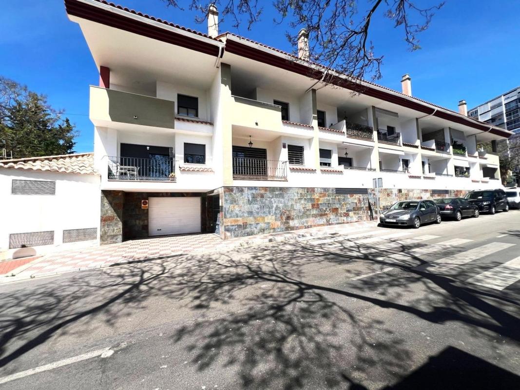 Sprzedaż szeregowego domku w Chalet adosado en Parque de la Paloma, Benalmádena , Benalmádena photo 1