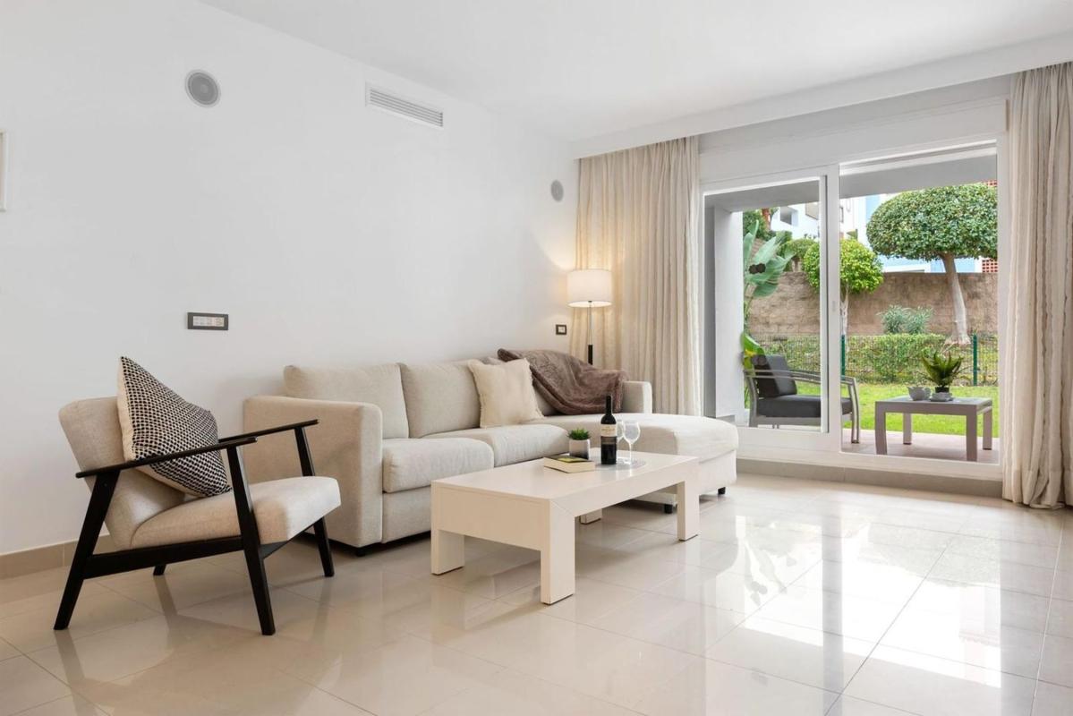 Venta de piso en Piso en Cortijo Casareno, Paraiso-Barronal, Estepona, Estepona
 photo 5