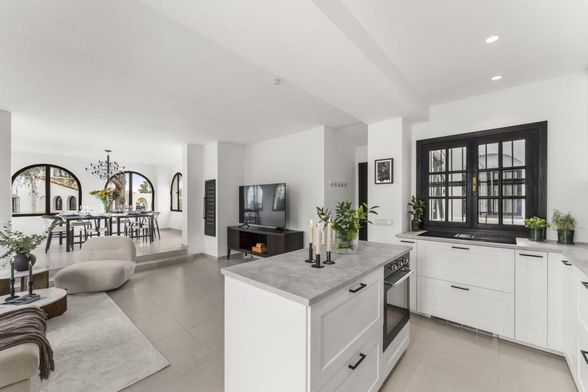 Sale of apartment in Piso en Urbanizacion n Andal a Blanco, 18, Nueva Andalucía, Marbella, Marbella
photo 5