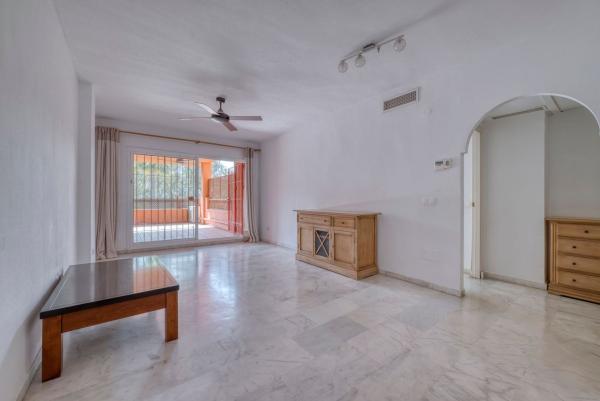 Sale of flat in Piso en Urbanizacion Reserva 2 Fase, 34, Reserva de Marbella, Marbella, Marbella
thumbnail 2