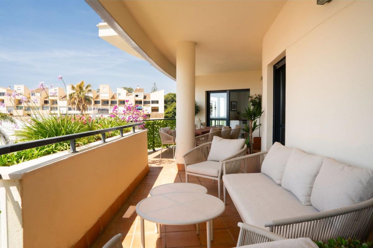 Venta de piso en Piso en Avenida del Pirata, 2, Guadalmansa, Estepona, Estepona
photo 4