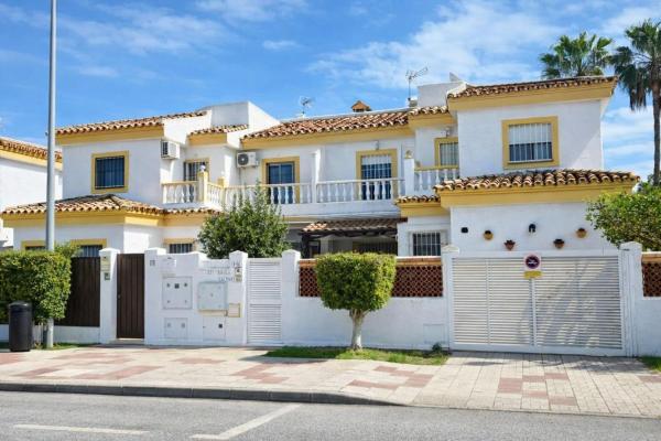 Chalet pareado en Calle Ramal Campo de Golf, Guadalmar, Málaga photo 1