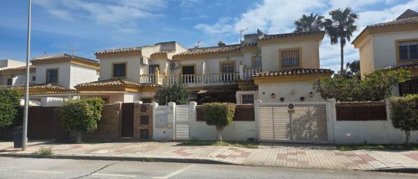 Chalet pareado en Calle Ramal Campo de Golf, Guadalmar, Málaga thumbnail 1