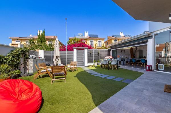 Casa o chalet independiente en Calle Poeta María Carlota Rodriguez, Puertosol - Santa Isabel, Málaga thumbnail 1