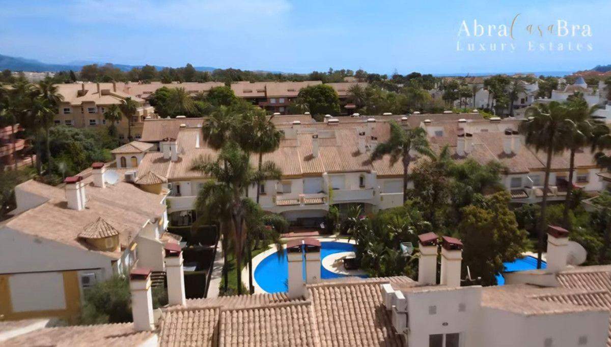 Sprzedaż szeregowego domku w Chalet adosado en Aloha, Marbella , Marbella photo 1