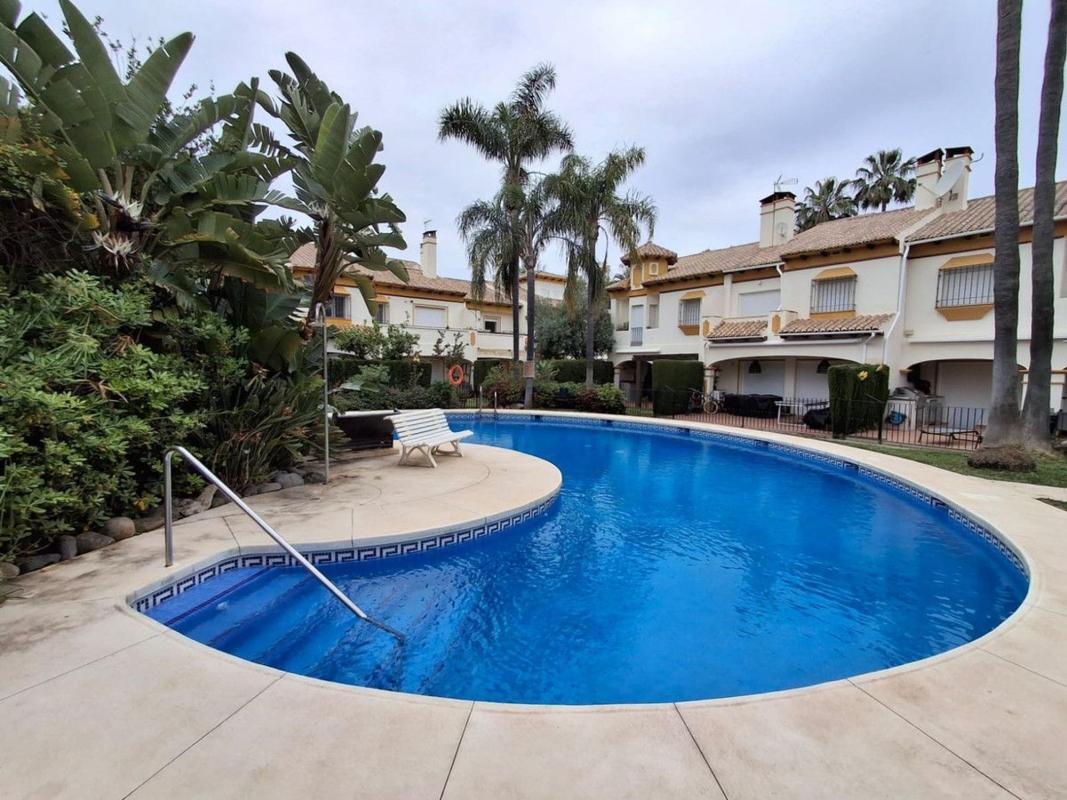 Sprzedaż szeregowego domku w Chalet adosado en Aloha, Marbella , Marbella photo 4