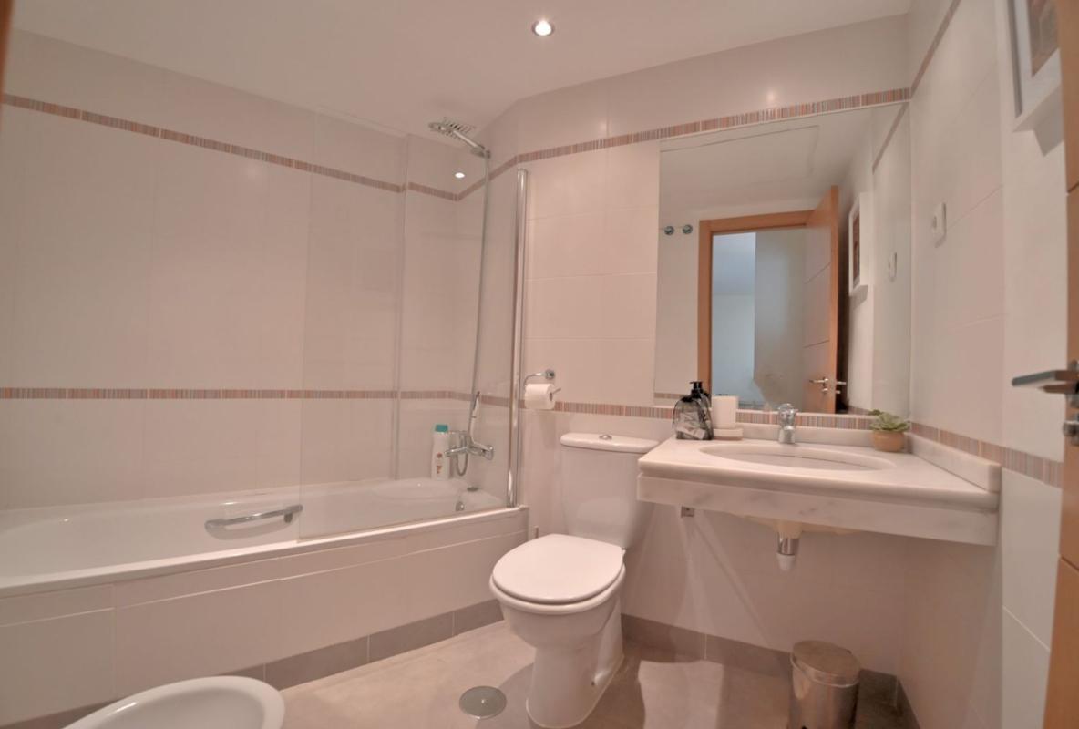 Duplex sale in Dúplex en Playa Bajadilla-Puertos, Marbella, Marbella photo 4