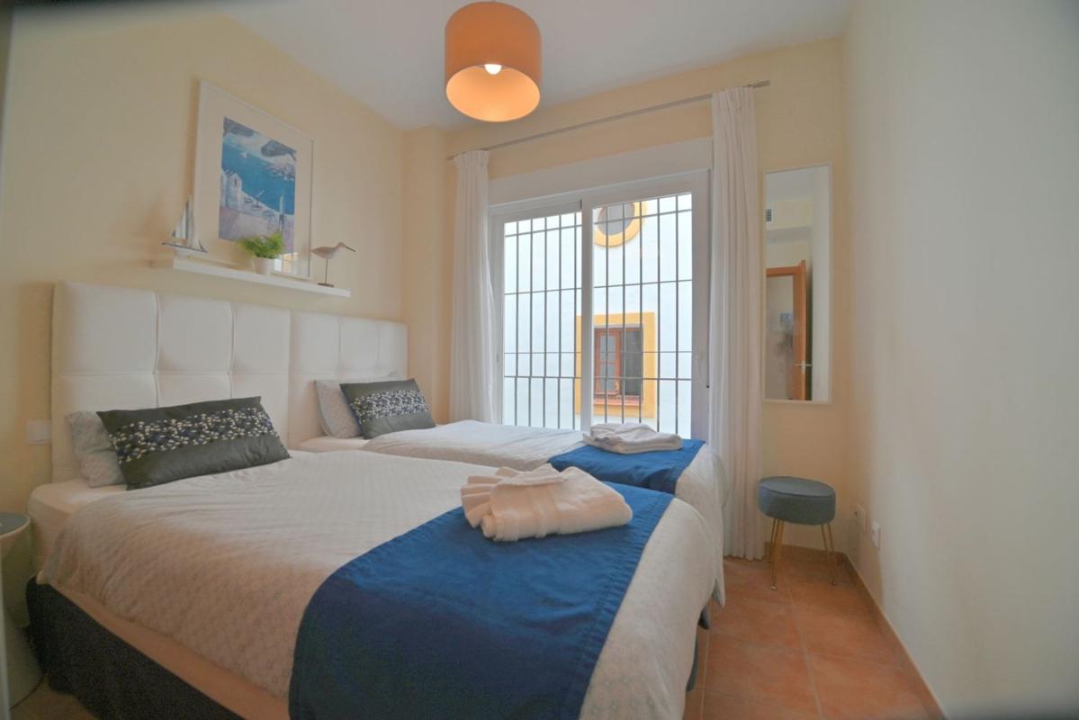 Duplex sale in Dúplex en Playa Bajadilla-Puertos, Marbella, Marbella photo 5