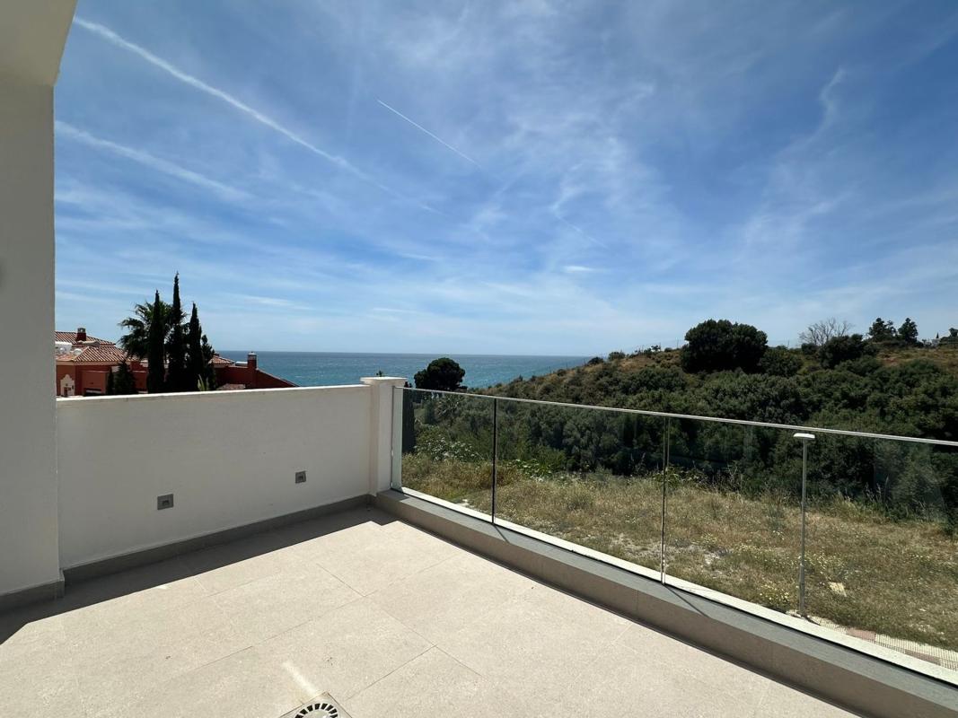 Sprzedaż szeregowego domku w Chalet adosado en Calle Navío, 14, Zona Centro Comercial Torrequebrada, Benalmádena , Benalmádena photo 2