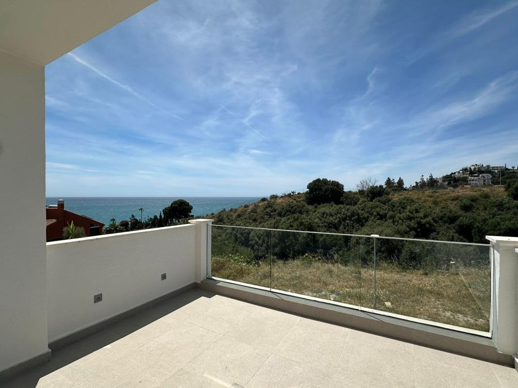 Sprzedaż szeregowego domku w Chalet adosado en Calle Navío, 14, Zona Centro Comercial Torrequebrada, Benalmádena , Benalmádena photo 3