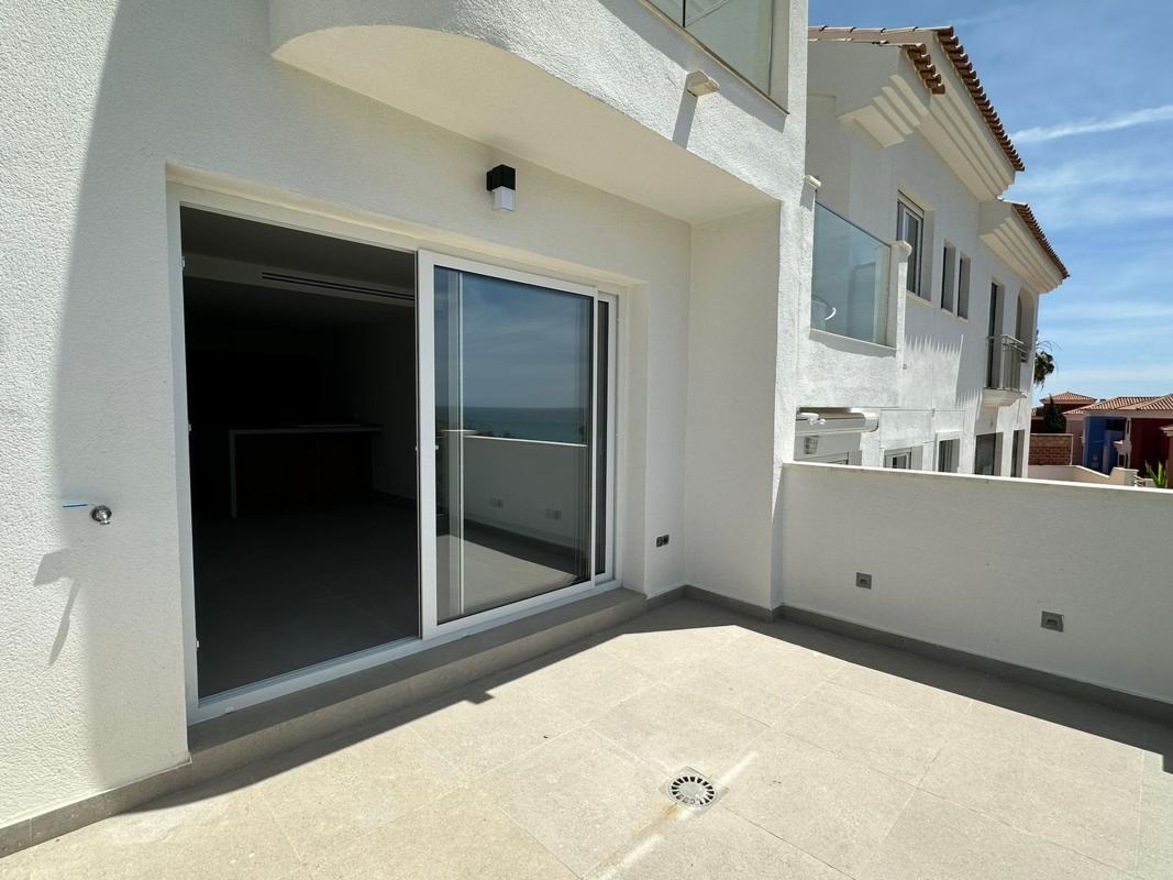 Sprzedaż szeregowego domku w Chalet adosado en Calle Navío, 14, Zona Centro Comercial Torrequebrada, Benalmádena , Benalmádena photo 5