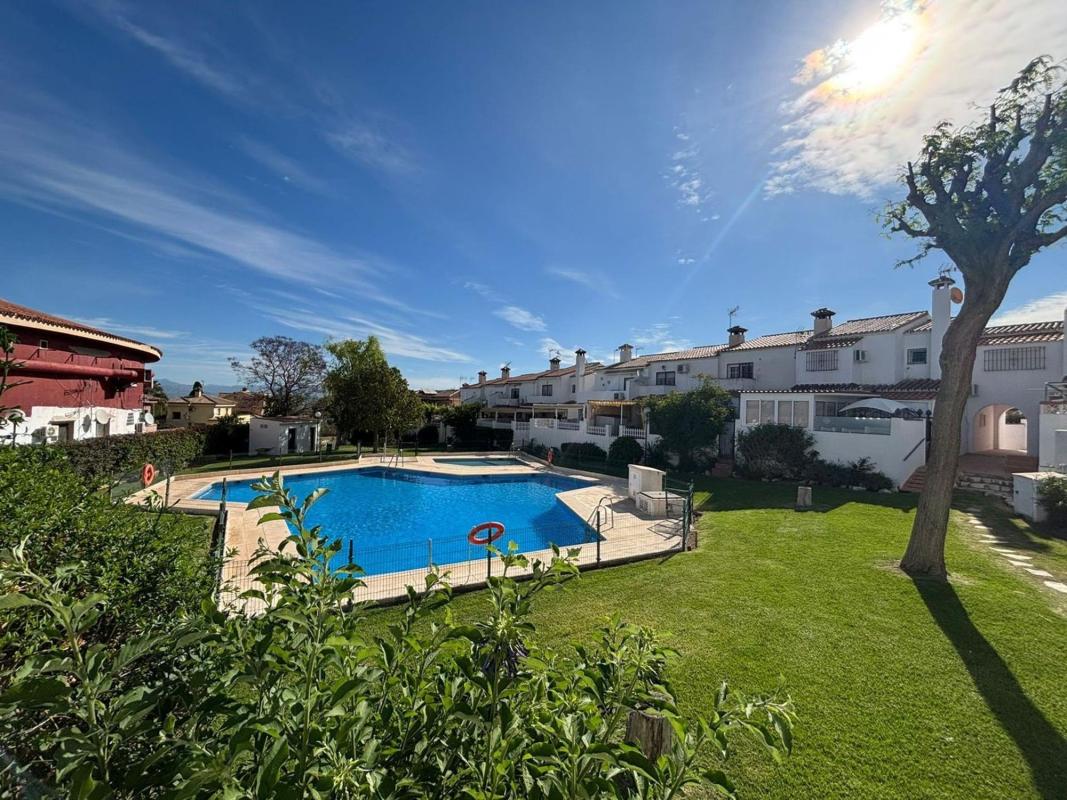 Sale of townhouse in Chalet adosado en Calle Sauce, Platero - El Limón, Alhaurín de la Torre , Alhaurín de la Torre photo 1